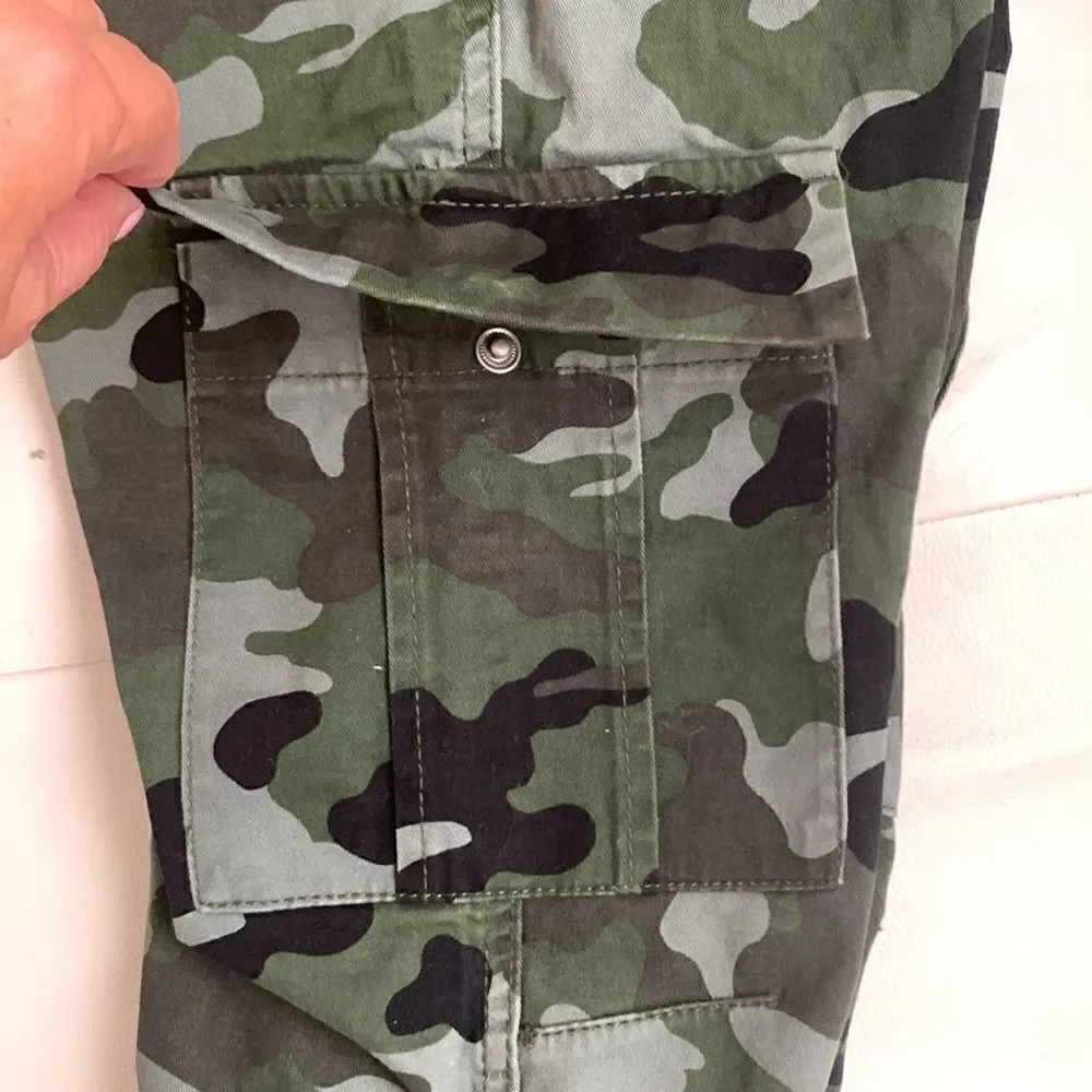 Cat & Jack Boys Camo Cargo joggers Size 14